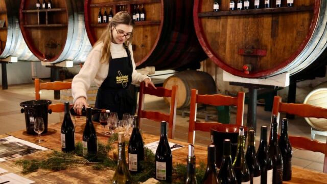 Toute l'équipe du Château de l'Éclair vous remercie d'avoir partagé avec nous ce moment convivial lors de nos portes ouvertes pour célébrer le Beaujolais Nouveau !🎉 

Un grand merci également à nos partenaires : 
@lescavesduparc @espace.vins @latelier_rouge_raisin @la_cave_a_passions @augreduvin_28 @elleaduvin @la_cave_a_xav @kiosquavinlemans @wineshop_biarritz @serpil_rodrigues @papilles.et.epices @thierry_laurens Chemin des Vignes/Pépites de Vin/Millesimes/Tradivin/La Cave/Au 36/Cave Ruthène/Vin en Poupe/Laurent Gervais/Comptoir Millesime/La cuisine sous le Chêne/Jardin de Claude/Marc Van Rossen/Id-frais/Cellier des Chênes

 À très bientôt pour de nouvelles dégustations ! 🍇🍷